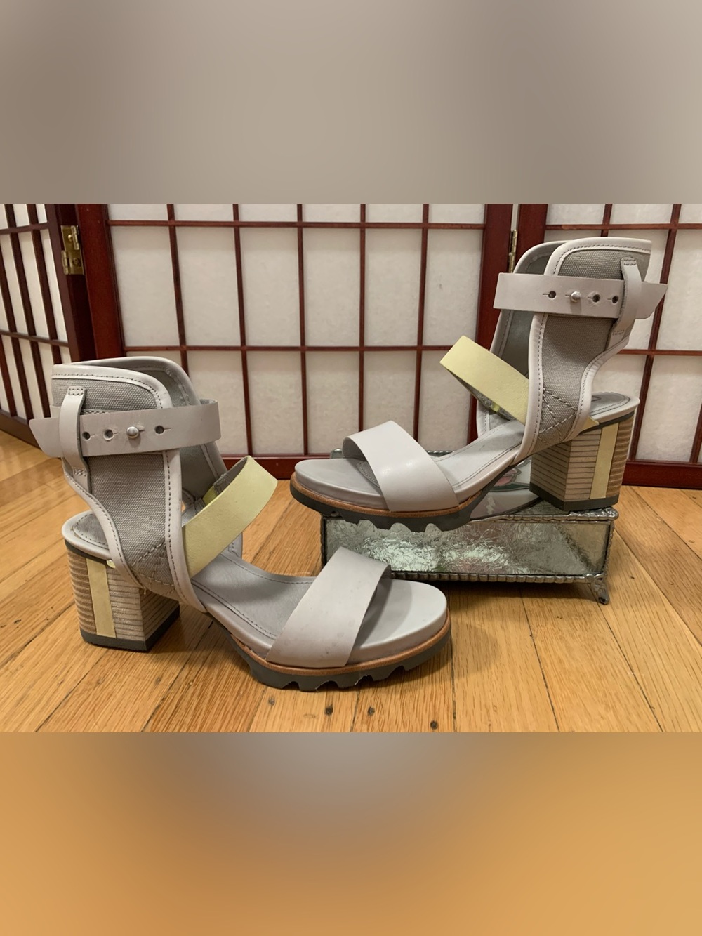 EUC SOREL Lite Gray/Yellow/Tan Ankle Strap Leather Heeled Sandals SZ 7/Fits 7.5
